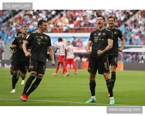 库巴西回归训练 莱万和奥尔莫同场亮相状态良好